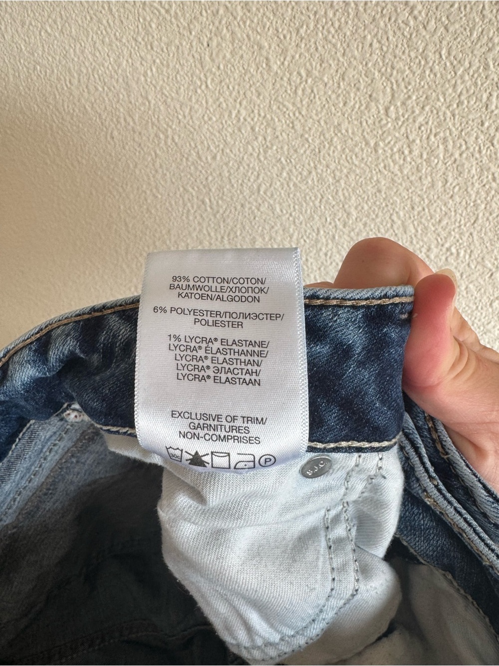 Silver Jeans Cropped Distressed Mid-Blue Capri Jeans - Picture 5 of 7